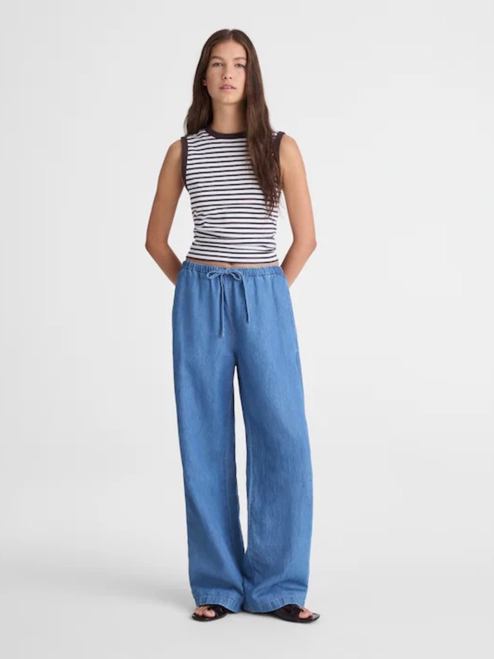 Madewell Pull-On Jeans in Cotton-Linen Denim.  Color Irving WashRigid Size S